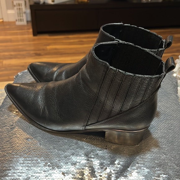 MARC FISHER - POINTY TOE LEATHER BOOTIES SIZE 8 - Picture 4 of 10